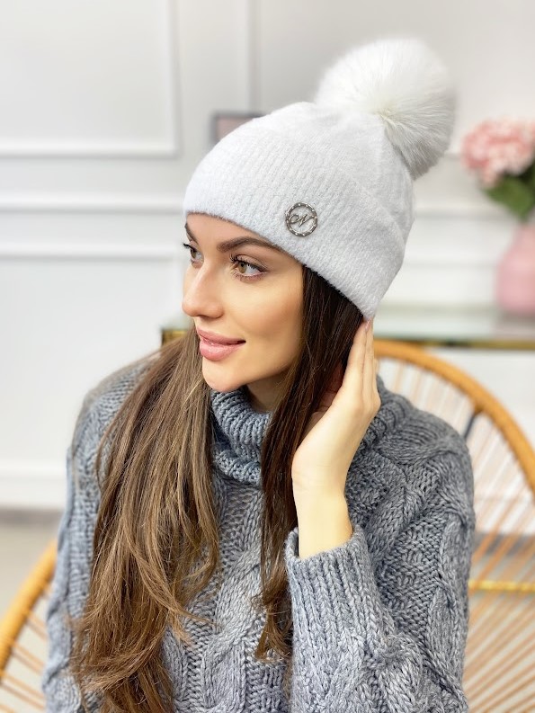 biala-czapka-z-pomponem-312wev-1.jpg