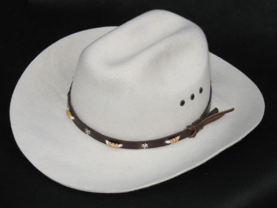 bialy-kapelusz-kowbojski-766yfe.jpg