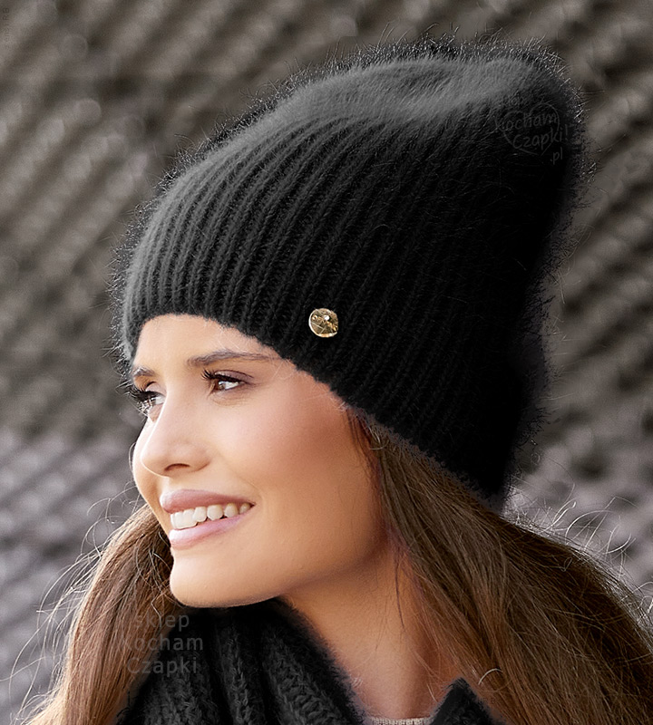 czapki-damskie-czarne-762pqv-1.jpg