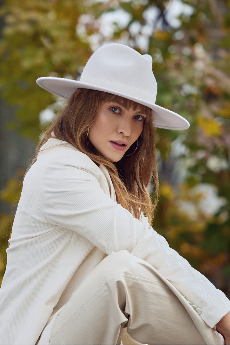 kapelusz-bialy-910jac-1.jpg
